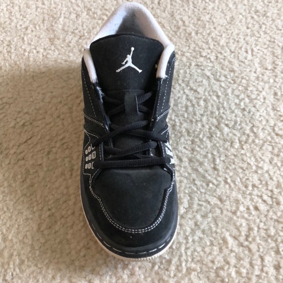 Woman’s Jordan’s - Picture 3 of 4